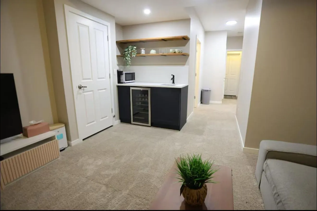 Cozy 2Br Private Basement Suite, Free Parking, Wifi, 1 Hr To Banff, 20 Min To City 卡加利 加拿大