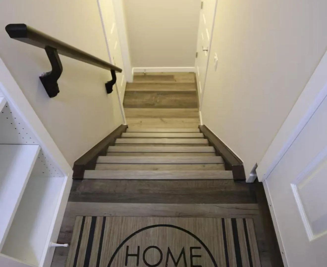 Cozy 2Br Private Basement Suite, Free Parking, Wifi, 1 Hr To Banff, 20 Min To City Calgary